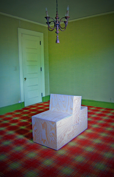 179 112 box chair square in plaid room