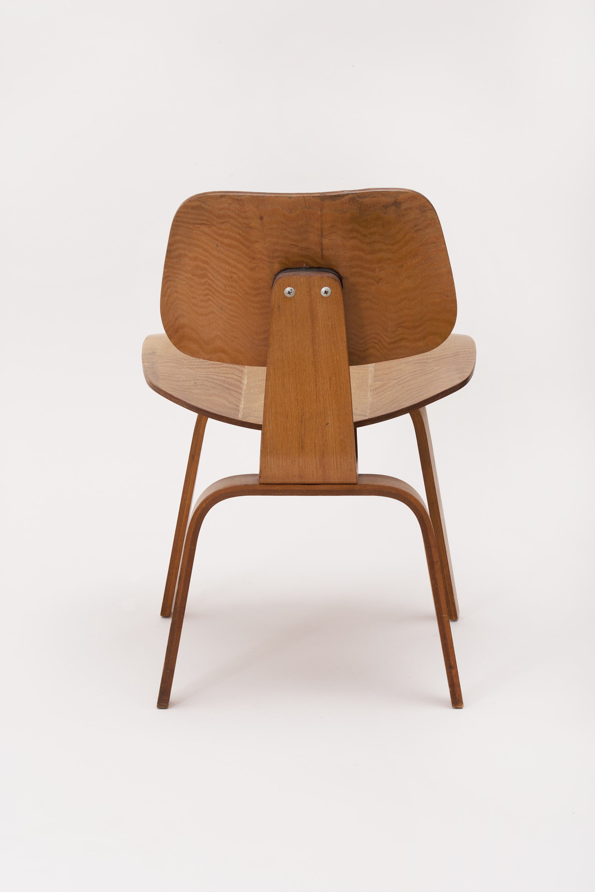 2244 eames DCW 01