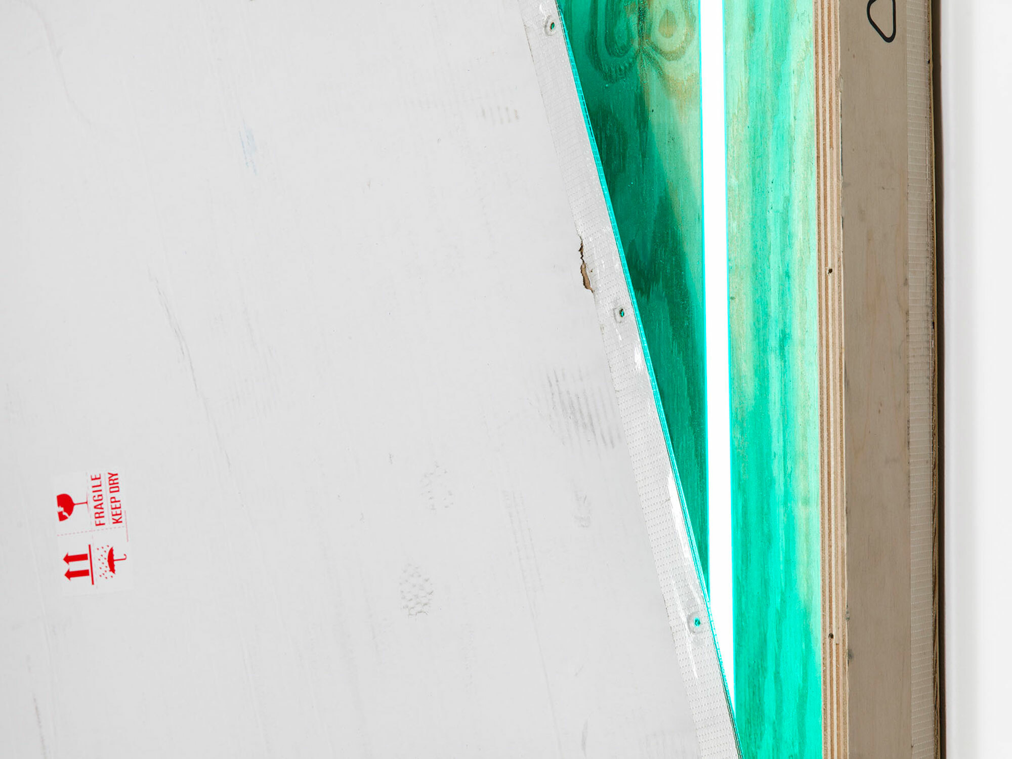 Neon crate 8 3